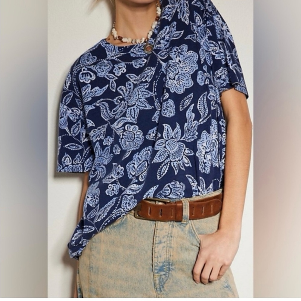 FREE PEOPLE We The Free Nina Printed Tee in a navy blue floral combo print XS